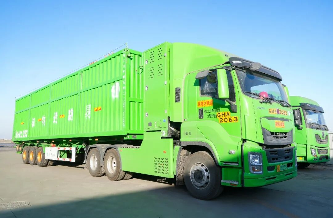 82辆氢能重卡同步投运 伊吾绿色物流跑出加速度